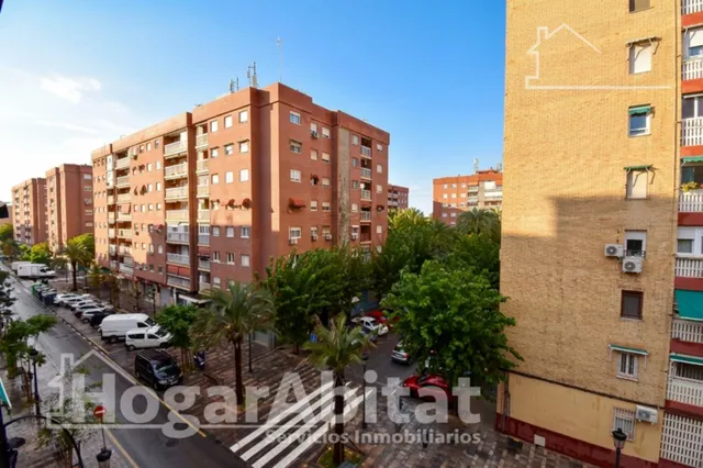 Exclusiva ubicación junto a la playa en este piso reformado con amplio balcón y ascensor en la Malvarrosa — 33