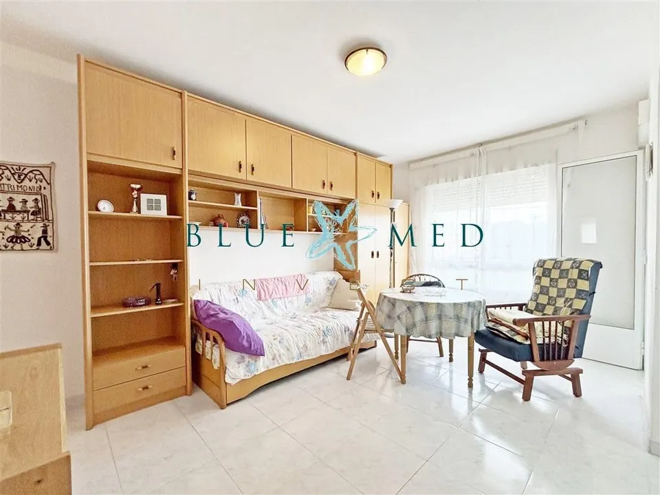 Apartamento con terraza a 5 minutos de la playa de bahía