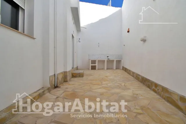 Casa reformada con terraza y garaje en el centro — 50