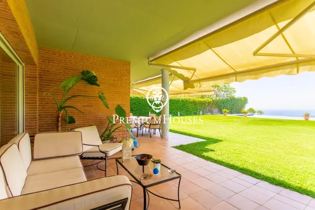 Exclusiva casa con jardín, piscina y espectaculares vistas al mar en Sant Andreu de Llavaneres — 8