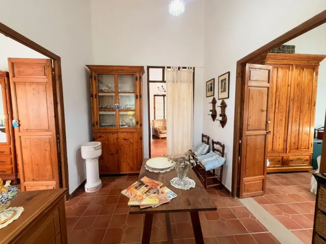 Acogedora casa de planta baja con jardín mediterráneo, patio soleado y gran garaje privado en Las Palas — 14