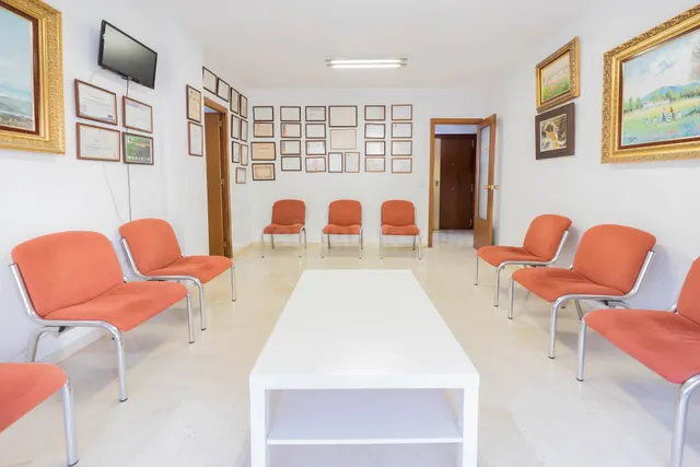 PISO/CONSULTA, en el Corazón de Fuengirola: ¡Oportunidad de  - foto 3