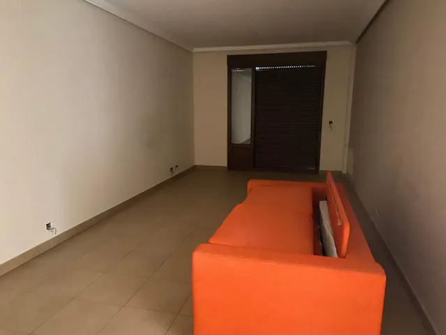 SE VENDE APARTAMENTO, COCINA, SALÓN, 2 HAB., 2 BAÑOS, ASCENSOR, TRASTERO, PLAZA DE GARAJE, NECESITA REFORMA. — 19