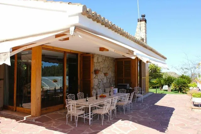 Villa exclusiva con dos residencias, piscinas y completas instalaciones deportivas en Favara, Valencia — 15
