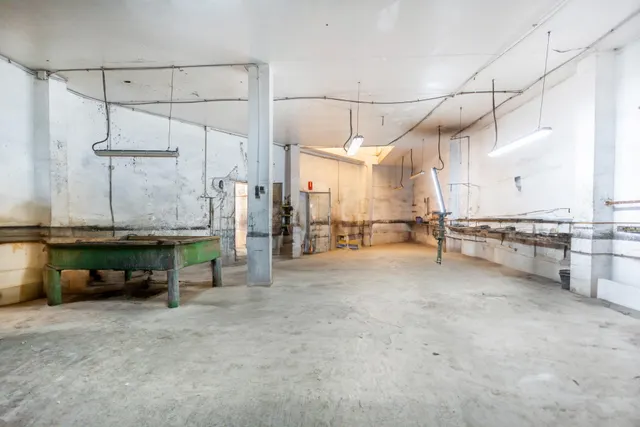 Oportunidad en Gandia: Amplio Local Comercial en Venta — 25