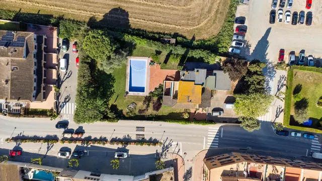 Villa con enorme jardín y piscina en pleno centro, a 5 minutos de la playa — 22