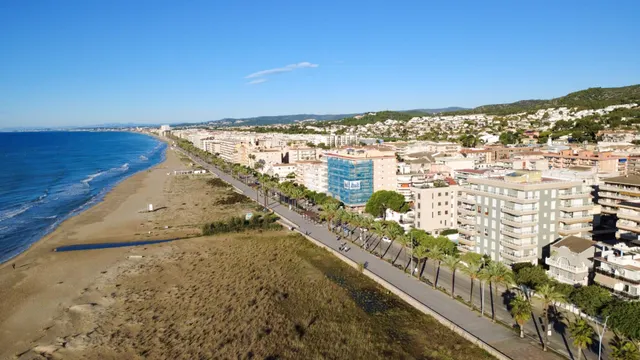 Vivir frente al mediterráneo: exclusivo piso en primera línea de mar en calafell — 22