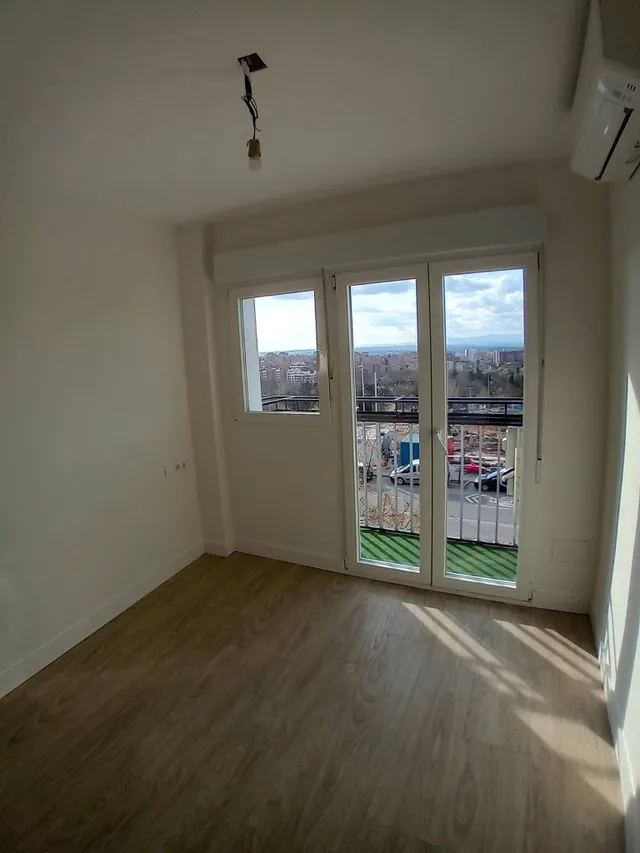 Piso reformado de dos dormitorios en Valdeacederas — 9