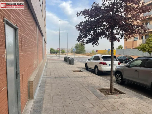 LOCAL COMERCIAL EN ARGANDA DEL REY — 14