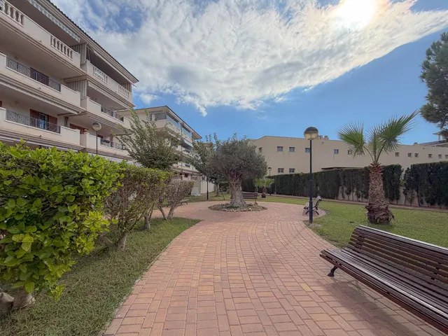 Parquemar! Exclusivo y Único, apartamento tipo bungalow con Colosal Terraza privada en urbanización privilegiada con preciosa piscina comunitaria (400 mts playa) — 2