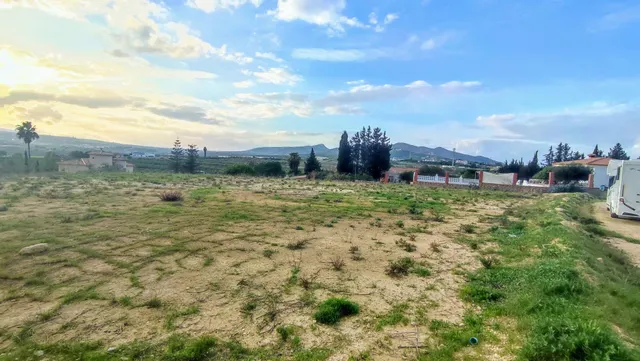 Se vende parcela de suelo en parte urbano, con pozo - ALHAURÍN DE LA TORRE — 50
