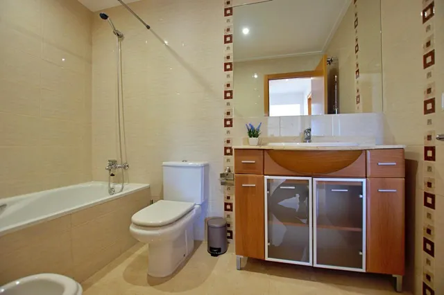 Espacioso apartamento de 3 dormitorios con vistas al mar en Jávea — 6