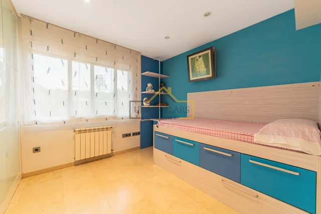 Casa adosada con piscina y garaje para 4 coches. — 25
