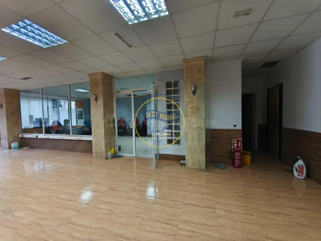 Local comercial (con salida de humos) en Zona comercial - foto 3
