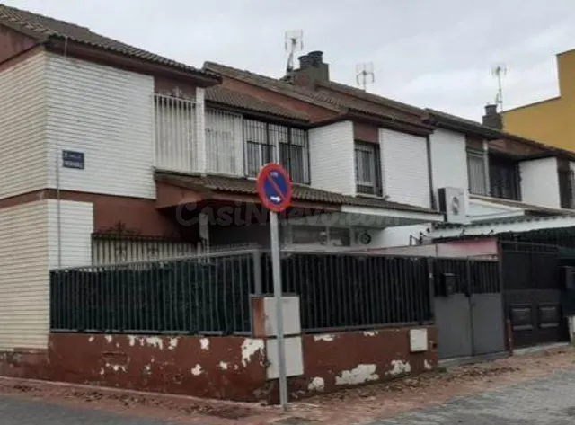 SE VENDE casa adosada OKUPA en C Pintor Murillo de Daganzo