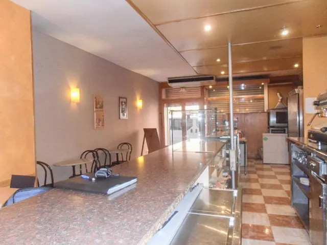 LOCAL COMPUESTO POR P. BAJA Y P. ALTILLO CON ACCESO INDEPENDIENTE (CAN ORIAC - SABADELL) — 24