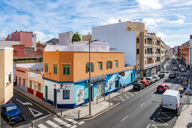 Casa de 4 plantas en zona céntrica de La Laguna · Ideal para inversores y familias numerosas · Muchas posibilidades — 30