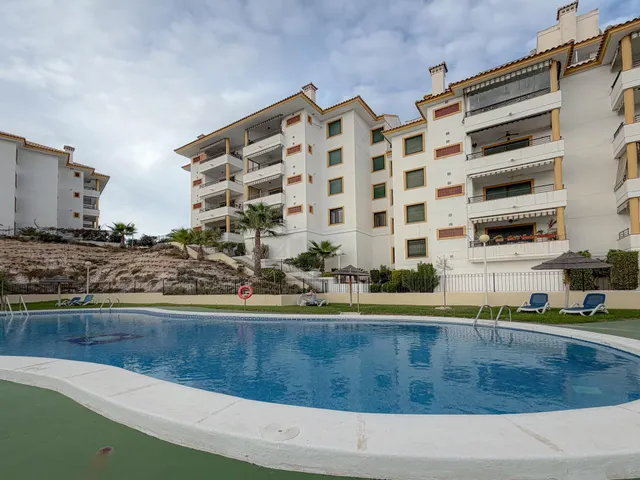 Orihuela Costa! Espectacular apartamento con amplios espacios + gran terraza con vistas despejadas y laterales al mar + Parking comunitario + Piscina comunitaria con zonas ajardinadas — 35