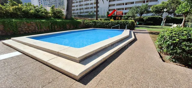 Apartamento reformado con piscina y parking comunitario — 5