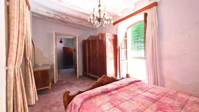¿Buscas espacio sin límites? 400 m2 de puro potencial en el corazón de Uleila. — 23