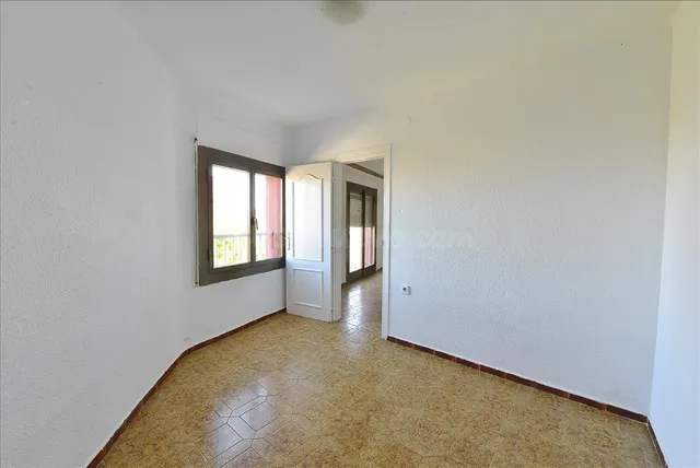 ¡Piso en Venta de 98 m2 con Gran Potencial en Barberà del Va - foto 3