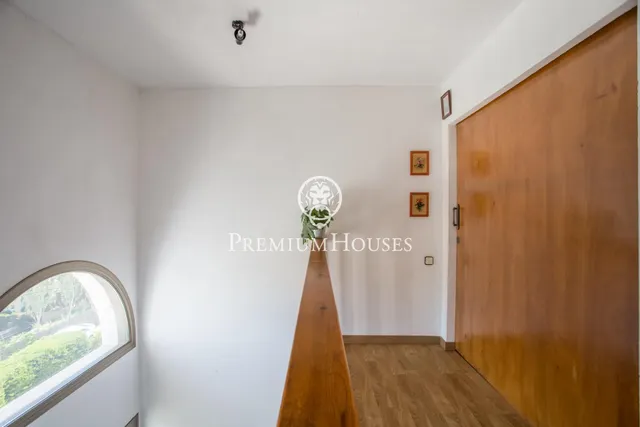Espectacular Casa en Alella con Vistas al Mar y Dos Viviendas — 24