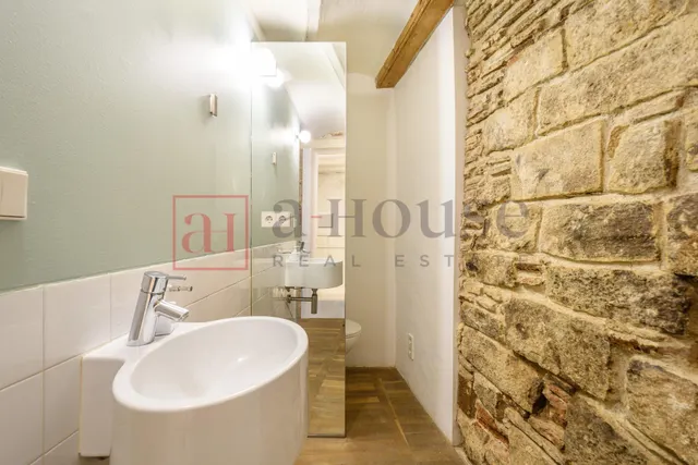 Piso con 2 lofts independientes con balcon baños cada uno y una excelente ubicación en el gòtico — 14