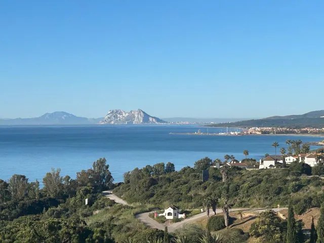 Piso de lujo con terraza y piscina cerca de Sotogrande — 22