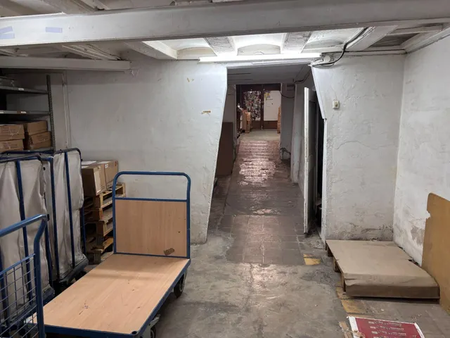 Local comercial muy cerca de las Ramblas — 10