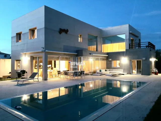 Empuriabrava | Exclusiva villa contemporánea con piscina pri - foto 2