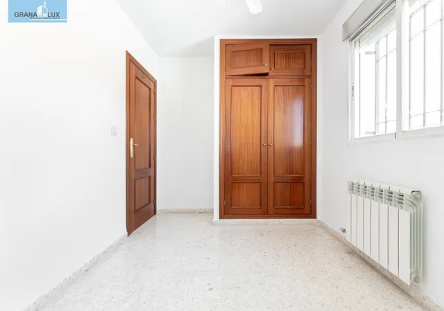 Vive en el corazón de Armilla: 4 dormitorios, patio, terraza y garaje — 15