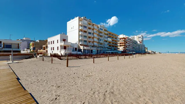 El Perelló, Valencia | primera línea de playa, tres dormitorios y balcón con vistas al mar. — 13