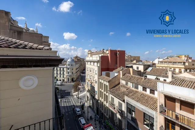 GRAN PISO EN PLAZA DEL CARMEN FRENTE AL AYUNTAMIENTO. — 47