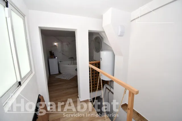 ¡UBICACIÓN EXCELENTE! CASA REFORMADA, ACOGEDORA Y LUMINOSA CON DOS TERRAZAS — 24