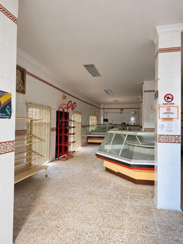 Local comercial 4 habitaciones 140m² en venta - ESTACION RENFE — 2