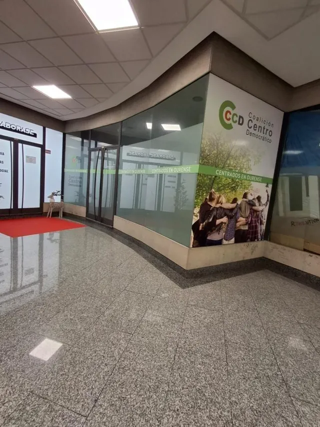 Local comercial ideal en la Galería Cambre  | Espacio versátil y céntrico para tu negocio — 21