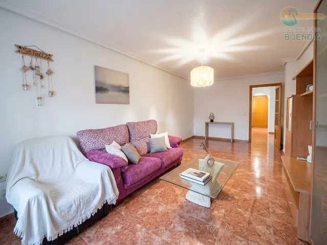 Piso de 3 dormitorios , garaje y trastero muy cercano a servicios — 6