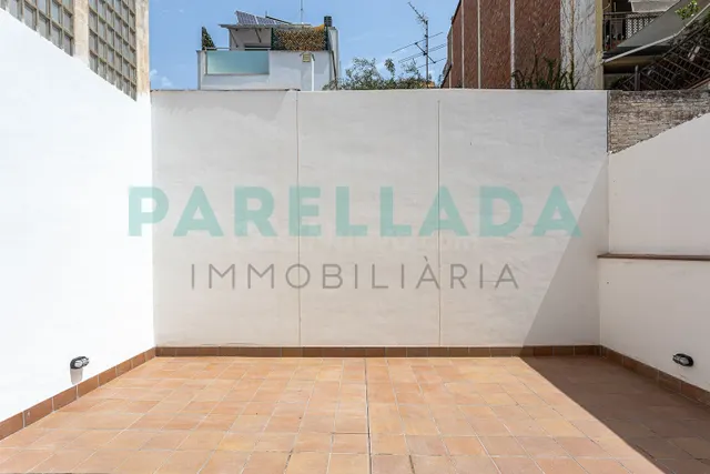Bajos con terraza totalmente reformados - foto 2