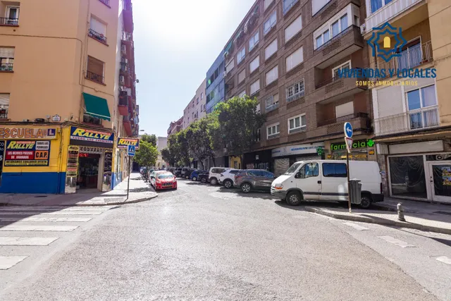 Piso para reformar junto a Plaza Einstein – 3 dormitorios y vistas despejadas — 34