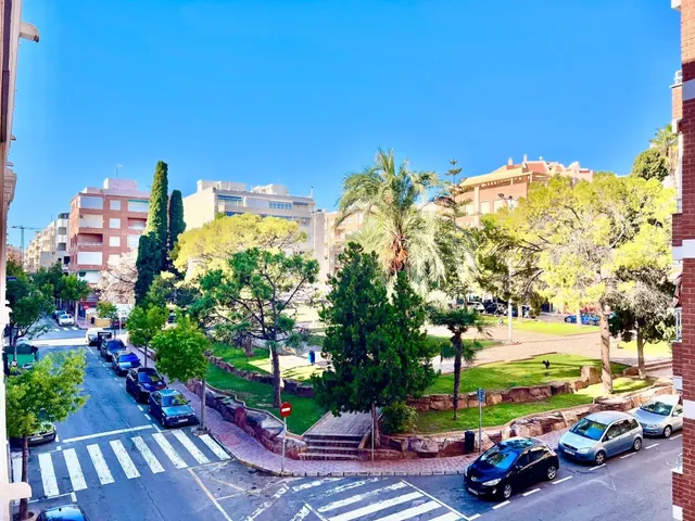 Apartamento reformado de 2 dormitorios a 240 m de la playa — 2