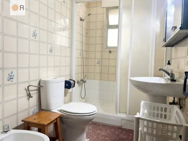 Piso con 4 dormitorios, 2 baños y terraza — 9