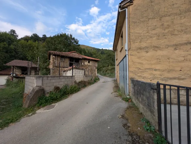 Casa tradicional asturiana para reformar en entorno unico de aller — 26