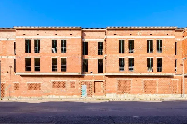Edificio en venta (obra parada) en Villafranca del Cid (Cast