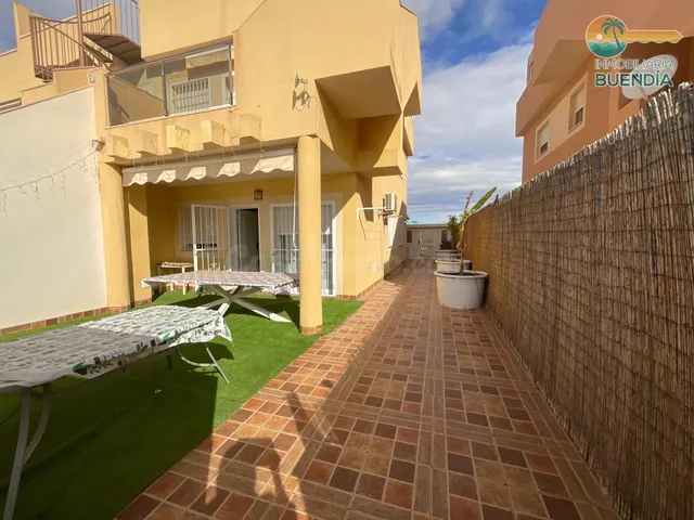COQUETA VIVIENDA ADOSADA EN PLANTA BAJA CON AMPLIA PARCELA Y