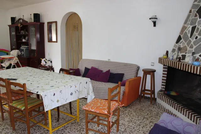 Te ofrecemos este chalet con casa de 200 metros cuadrados y 5.500 metros cuadrados de parcela! — 14