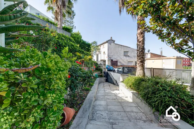 VENTA CHALET EN ÒDENA ZONA PUEBLO GARAJE, JARDÍN Y PISCINA!! - foto 4