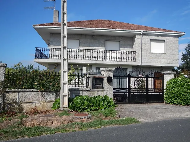 CHALET, independiente, en piedra gallega; a 10 minutos XINZO