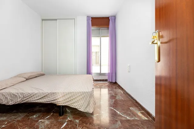 Amplio piso de 4 dormitorios en la prestigiosa urbanización Jardín de la Reina. Garaje y trastero — 16