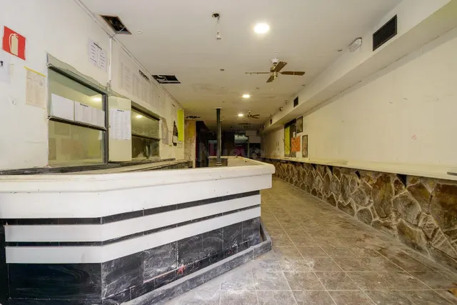 Local comercial en alquiler en una de las zonas con mayor pr - foto 2