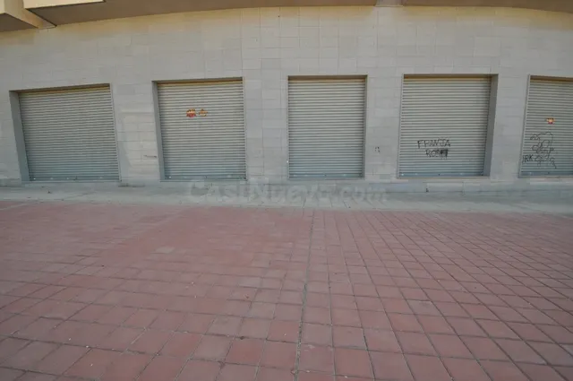 Local comercial 700m² en venta - Avenida de chapí - foto 4